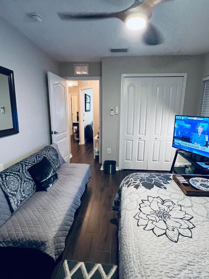 Ruskin Fl Private 2 Bdrm 1 Bath Suite Common Areas Shared With Host And Cat المظهر الخارجي الصورة